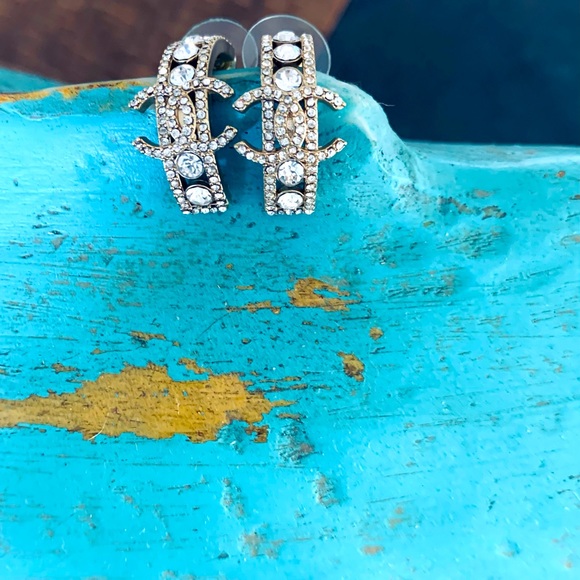 Authentic Chanel earrings!! Gorgeous. I have worn these 1x. - Picture 4 of 11